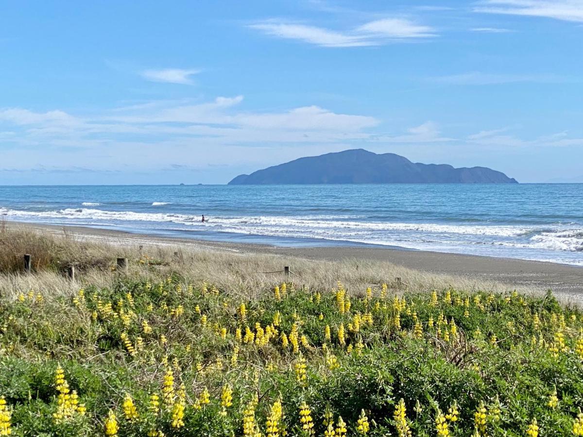 Otaki Beachfront Getaway Buitenkant foto