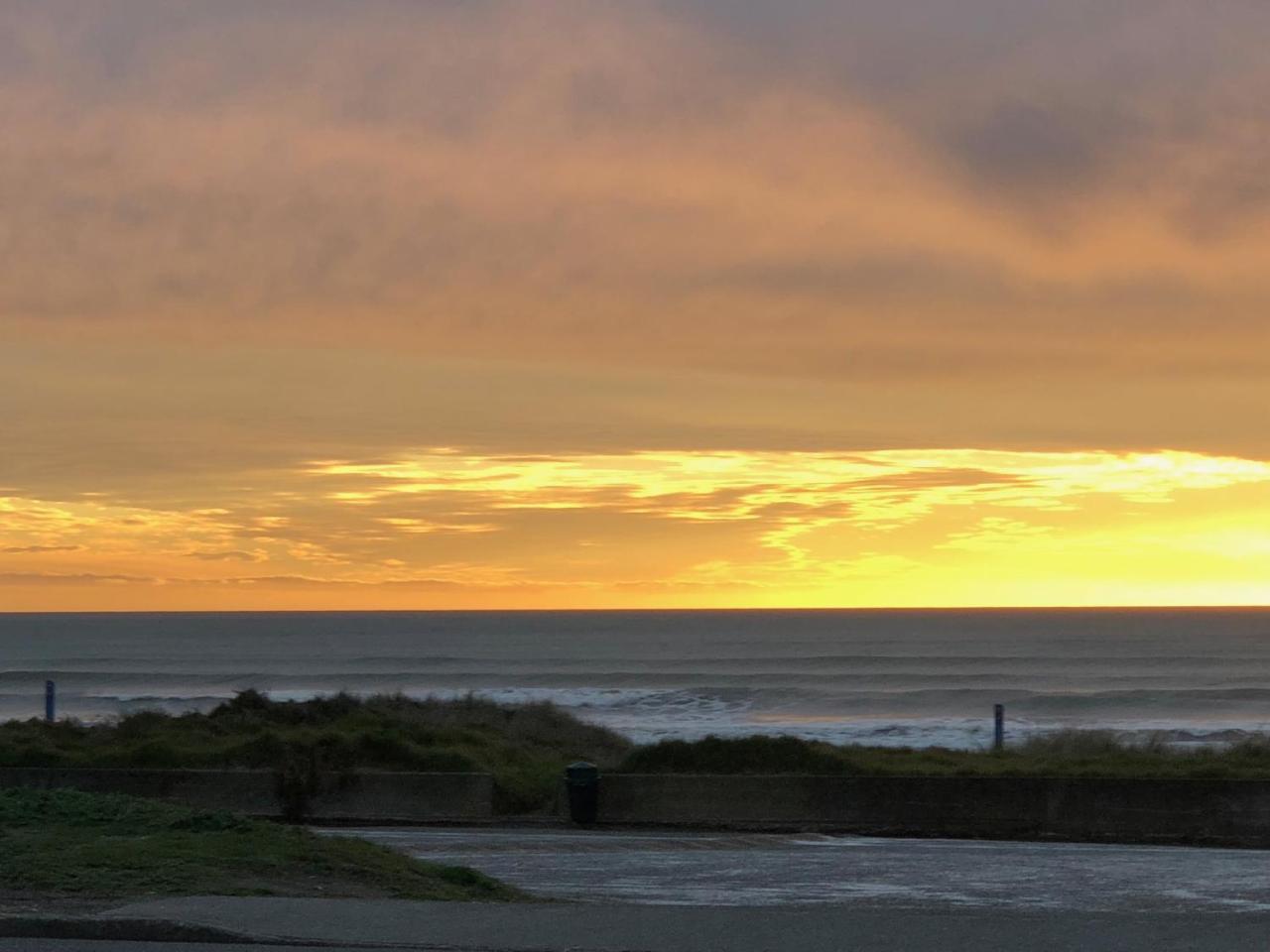 Otaki Beachfront Getaway Buitenkant foto
