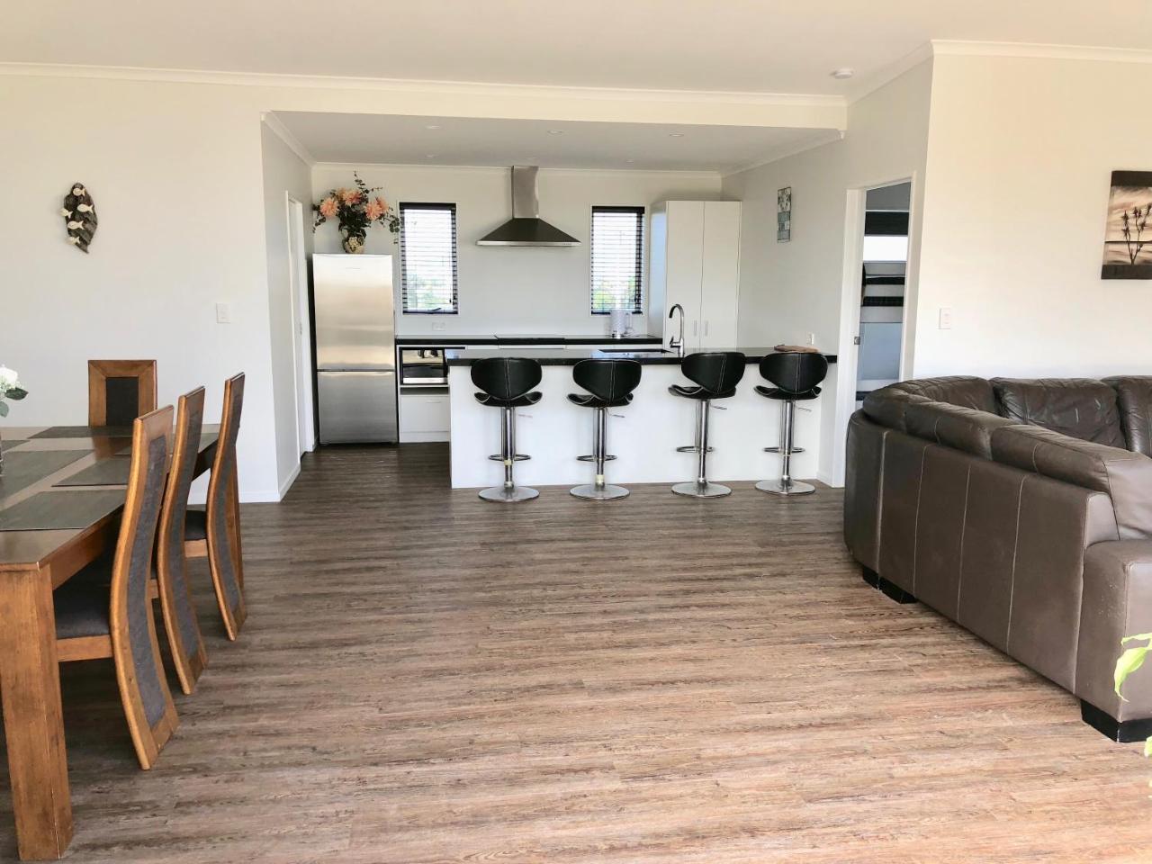 Otaki Beachfront Getaway Buitenkant foto