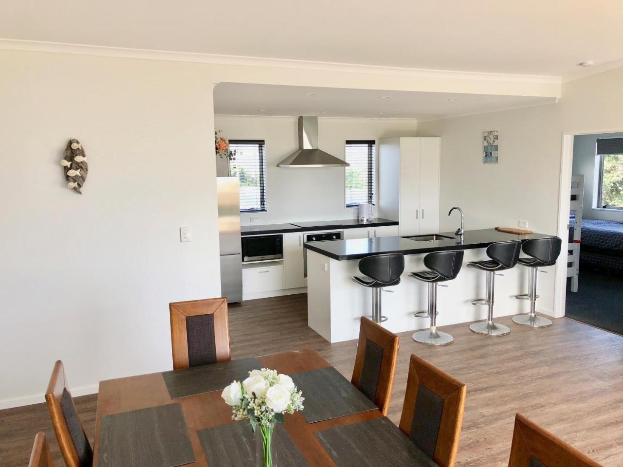 Otaki Beachfront Getaway Buitenkant foto