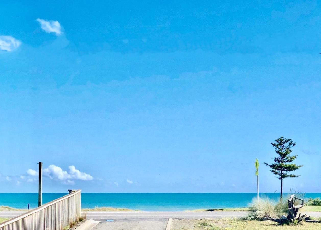 Otaki Beachfront Getaway Buitenkant foto